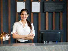 Hotel em Aracaju abre vagas para Recepcionista e Camareira