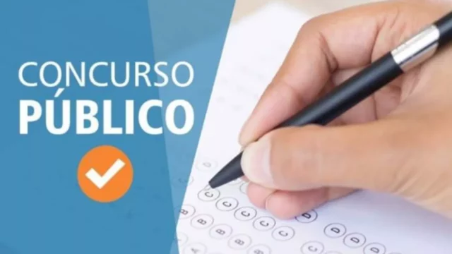 Foto+de+uma+mão+coGoverno de Sergipe Anuncia Concurso Público para Secretaria de Saúde com 878 Vagas m+uma+prova+de+concurso+publico