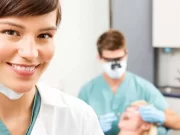 NÃO EXIGE EXPERIÊNCIA – Auxiliar de Prótese Dentária – R$ 1.800,00